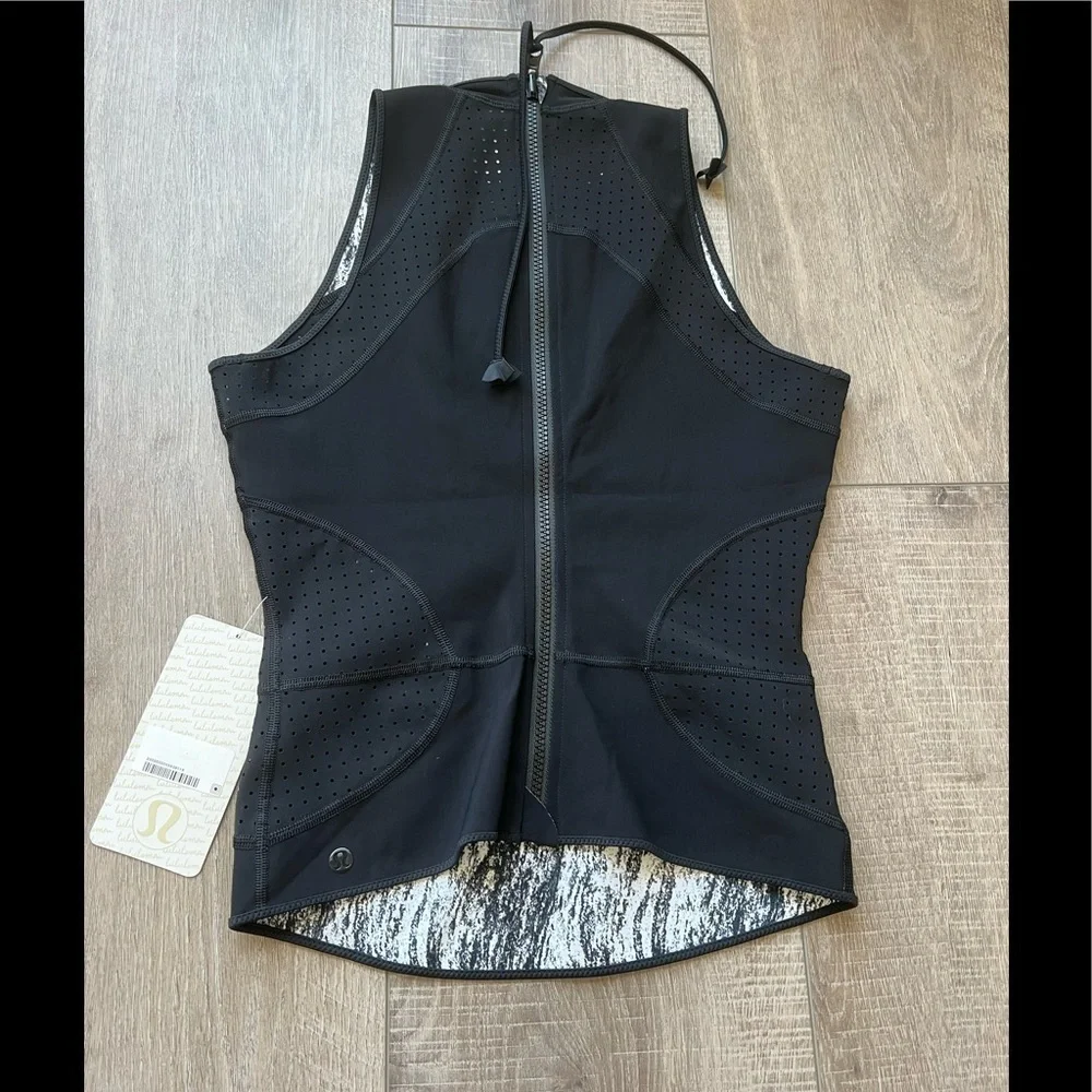 Lululemon Salty Swim Sleeveless Rashie in Black / Texture Twist White Black